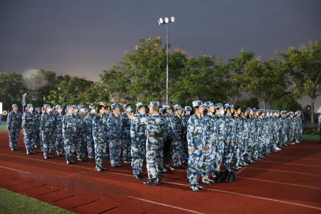 湖北艺术职业学院军训图片